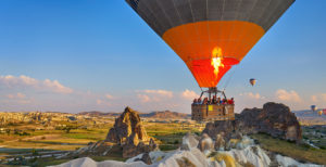 Turkey, Central Anatolia, Göreme, Cappadocia, hot air ballooning ©Jan Wlodarczyk/4Corners Images