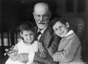 Sigmund Freud with two of his grandsons Ernst and Heinz, who were both Sophie's children. Sophie had died in 1920. Date: 1922
